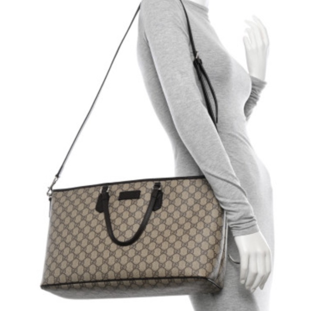 Authentic Gucci tote GG Supreme Monogram Medium Zippered Shopping Tote